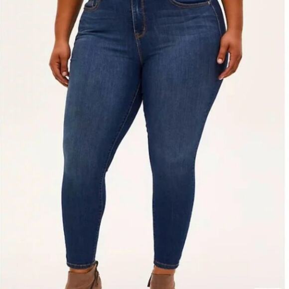 Torrid Sky High Skinny Premium Medium Wash Jeans Size 30T - Picture 1 of 8